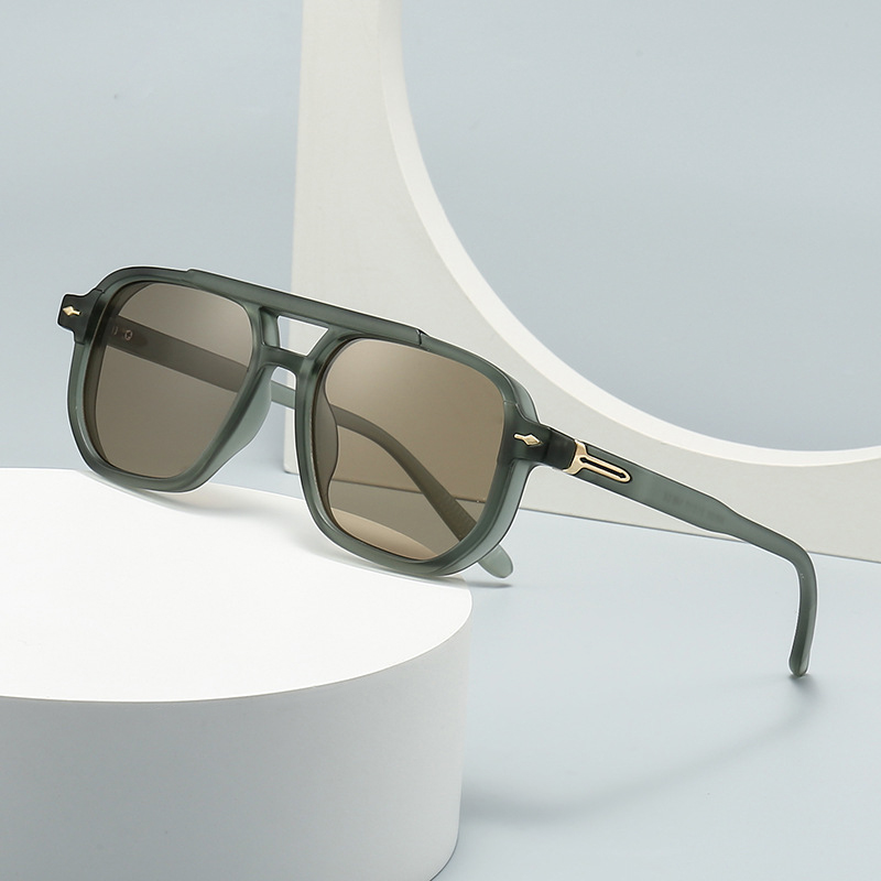 Unisex stylish sunglasses with UV protection, a perfect summer fashion accessory.