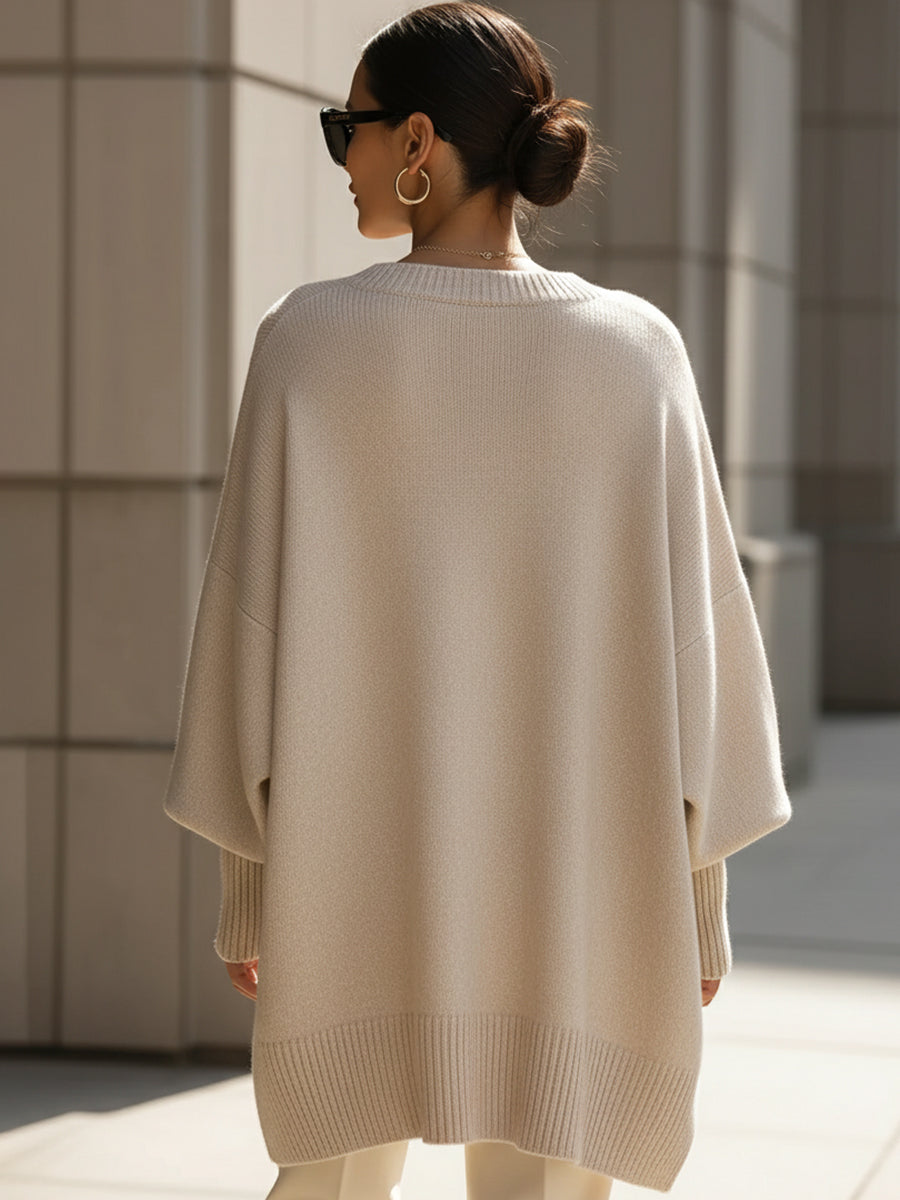 Stylish women's oversized long sleeve sweater in a relaxed fit. Ideal for cozy casual winter fashion.