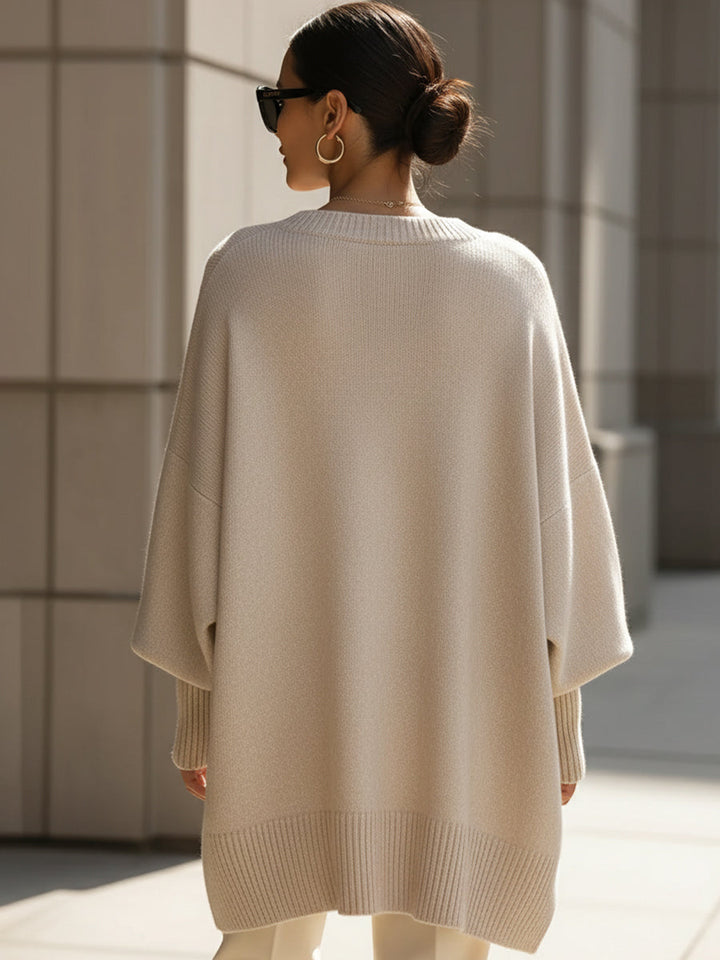 Stylish women's oversized long sleeve sweater in a relaxed fit. Ideal for cozy casual winter fashion.