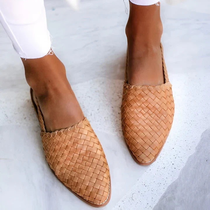 Elegant women's slingback sandals for summer, offering comfort and style for everyday wear.