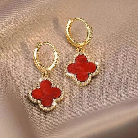 Sophisticated women's gold-plated clover earrings with sparkling crystals, a timeless and lucky accessory.