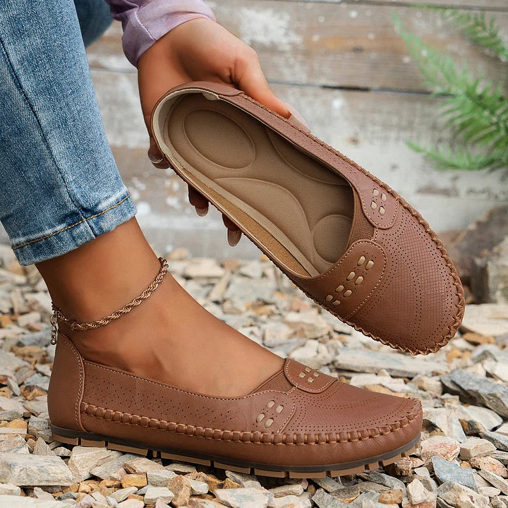 Orthopaedic women's shoes for daily wear, combining fashion, comfort, & arch support.