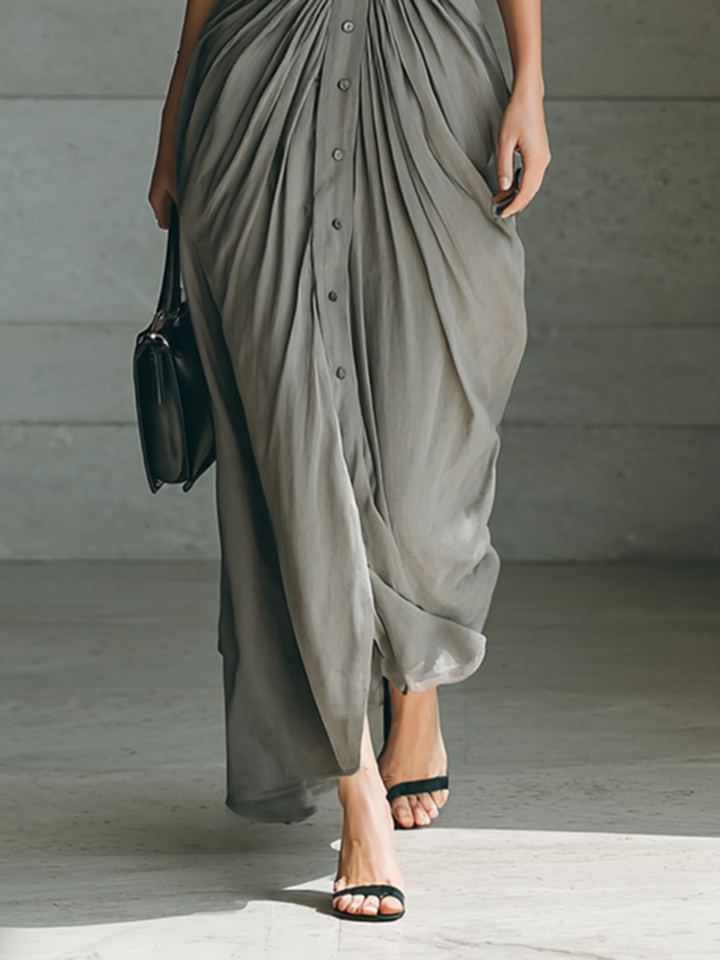 Sophisticated women's belted long dress with elegant pleats, ideal for a chic and timeless party or evening look.