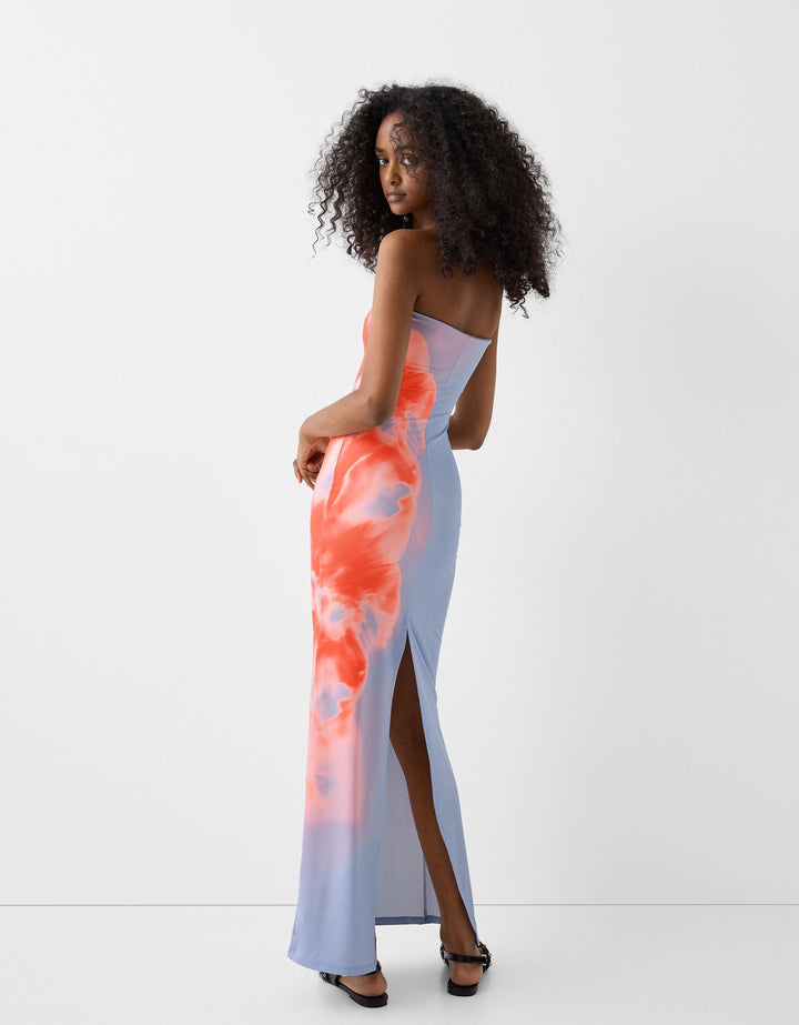 Chic women's floral bandeau midi dress. Versatile for elegant summer parties, vacations, or occasions.