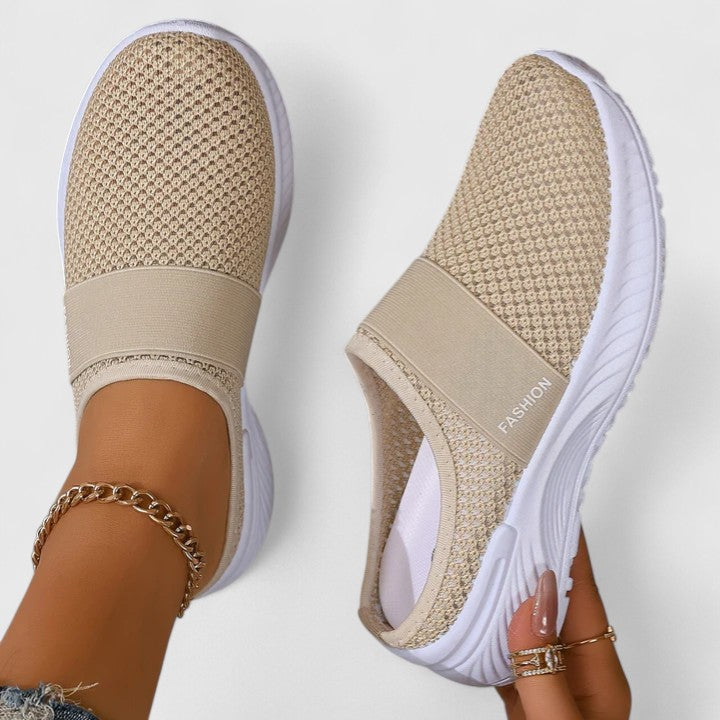 Stylish women's comfort shoes with arch support, ideal for daily wear.
