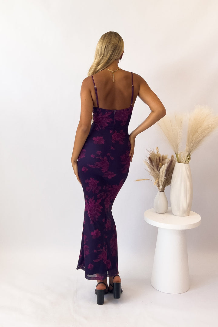 Stylish women's elegant flowy maxi summer dress with adjustable straps, perfect for any occasion.