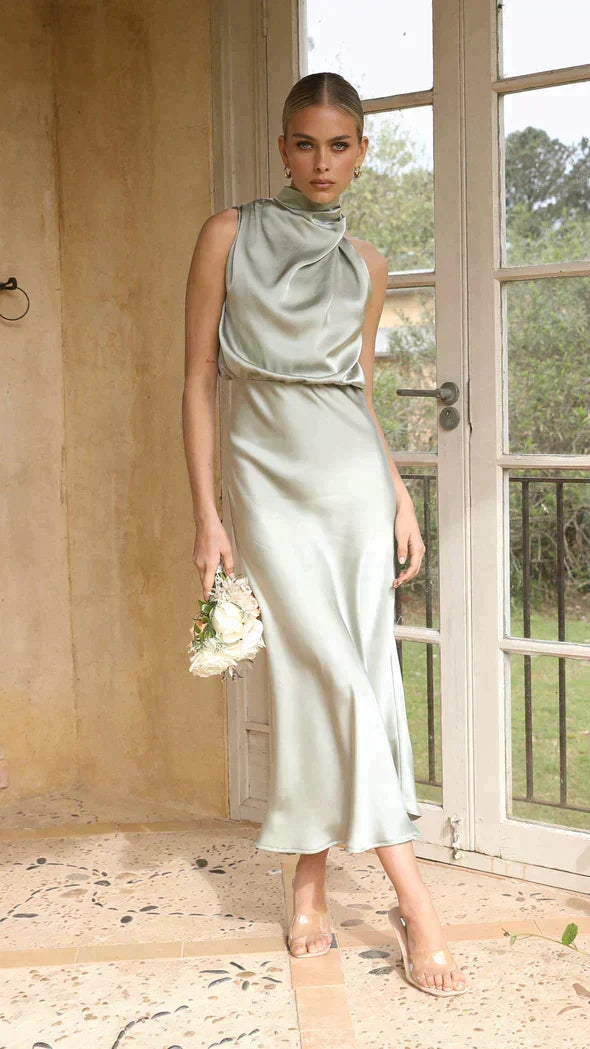 Timeless elegant midi dress for women, adaptable for any season and sophisticated style.