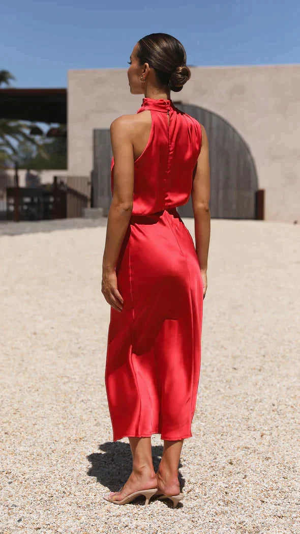 Stylish women's midi dress, a versatile wardrobe staple for all seasons and fashionable occasions.