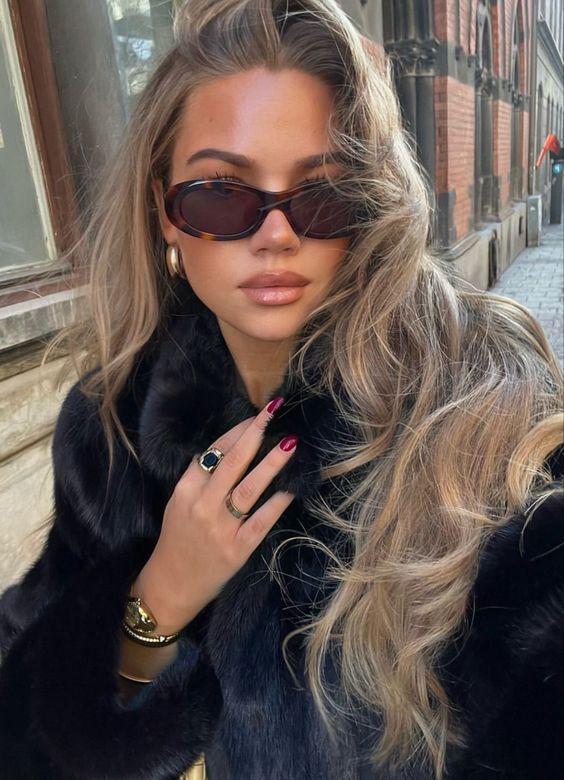 Women's classic retro vintage sunglasses, a stylish fashion accessory with UV protection.