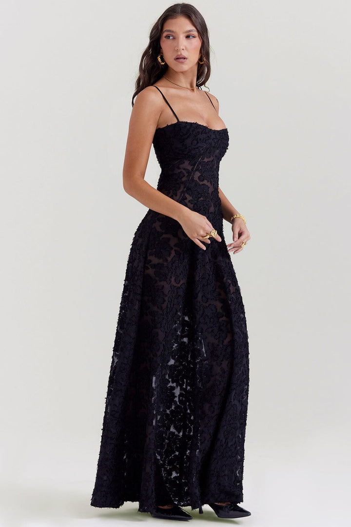 Comfortable women's casual flowy maxi dress, perfect for relaxed yet elegant summer days and outings.