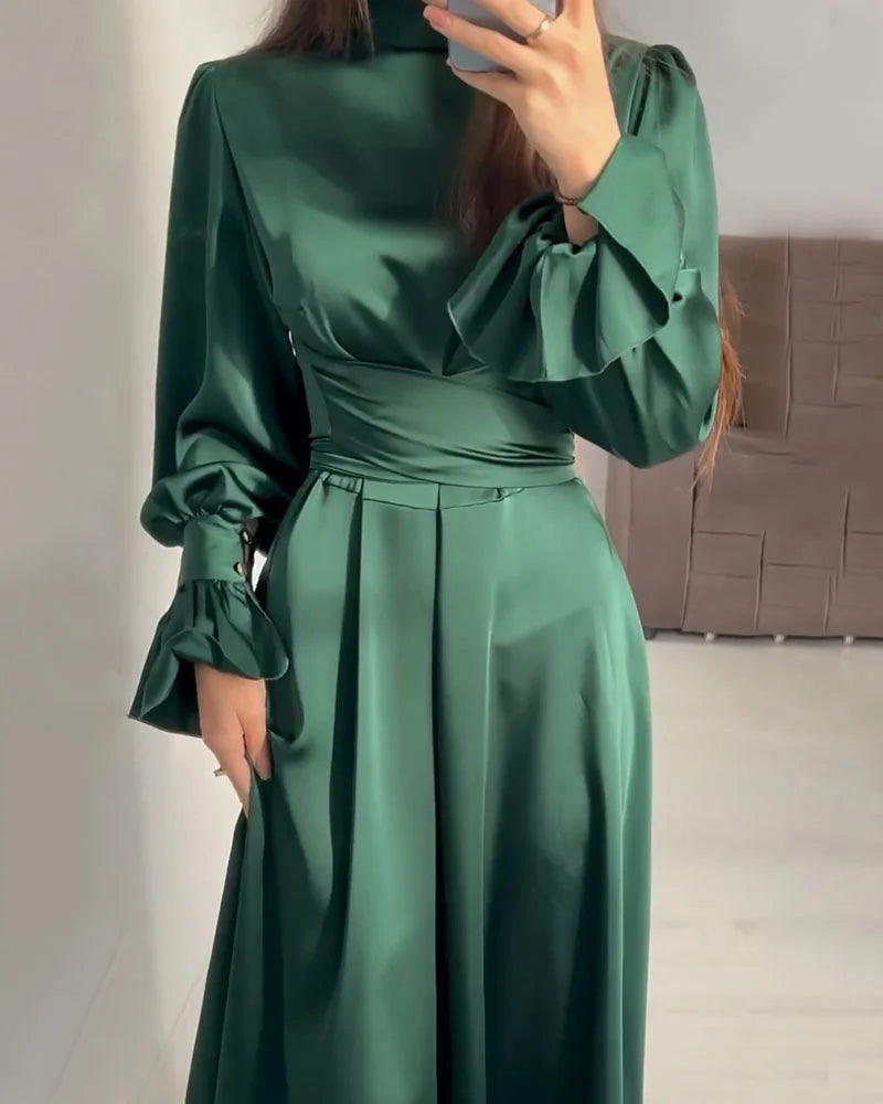 Comfortable women's long sleeve maxi dress for winter fashion, ideal for elegant party & holiday outfits.