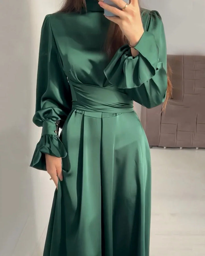 Comfortable women's long sleeve maxi dress for winter fashion, ideal for elegant party & holiday outfits.
