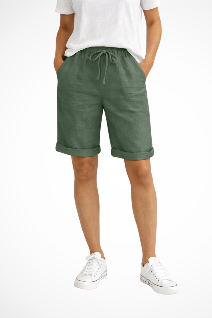 Casual women's capri pants, relaxed fit with practical pockets, offering effortless comfort for everyday wear.