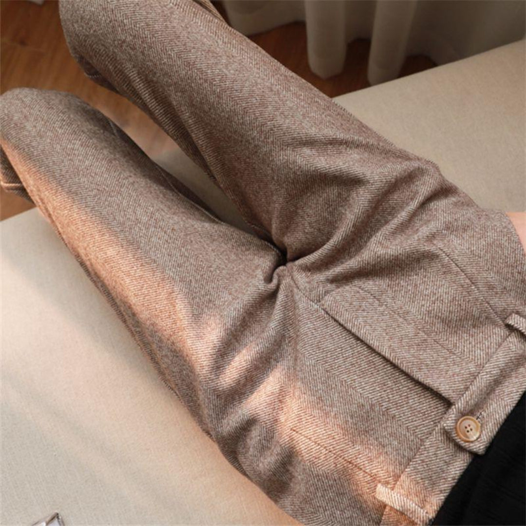 Expertly tailored men's pants, ankle-length for a sharp modern spring look, ideal for smart casual.