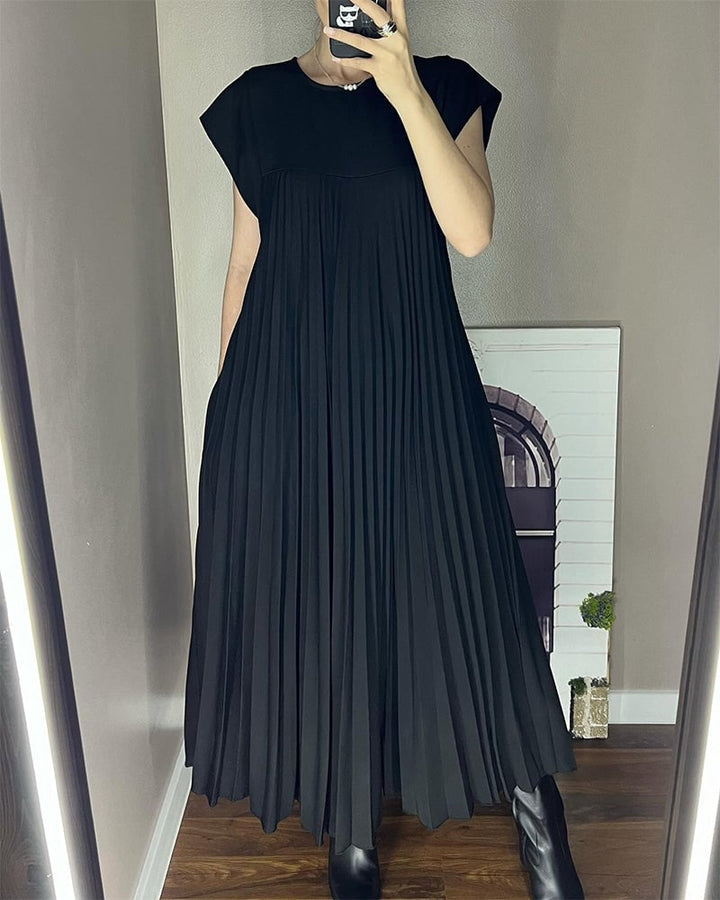Elegant women's sleeveless dress with pleats. Chic style for summer and everyday wear.