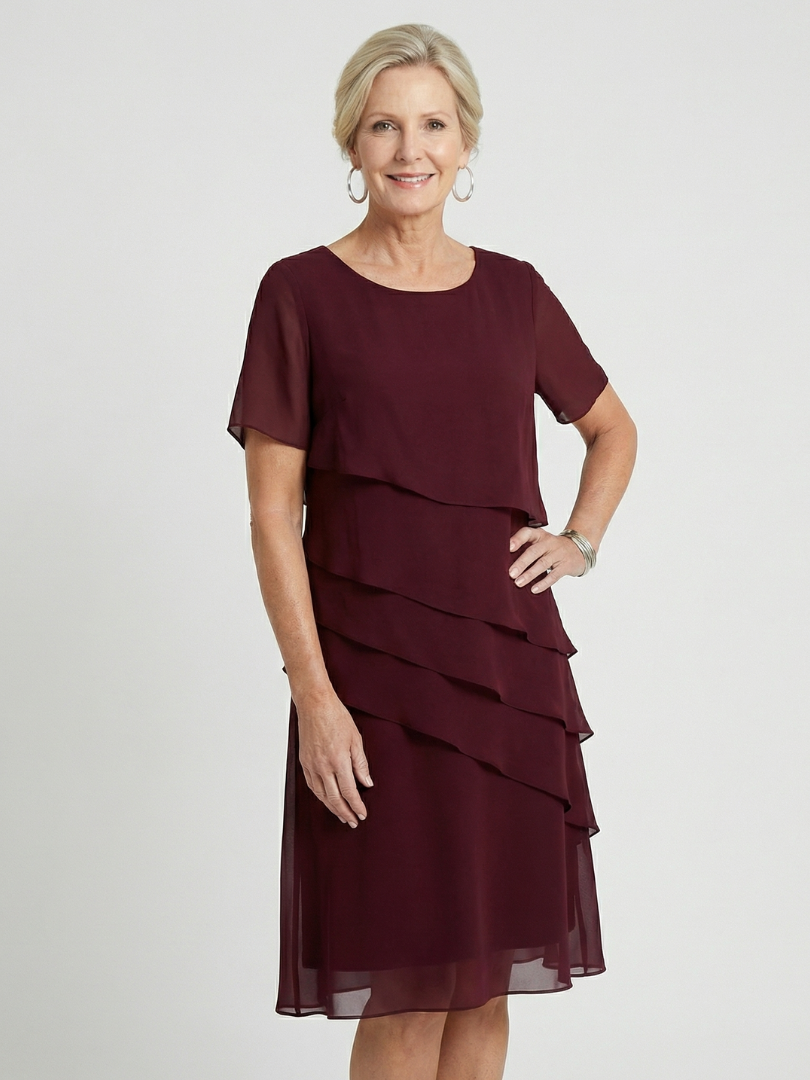 Casual women's knee-length dress with a round neck, short sleeves, and soft contour for everyday.