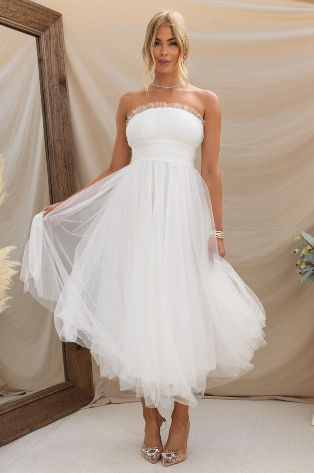 Flattering elegant strapless maxi dress for women, ideal as a formal gown or evening party dress.