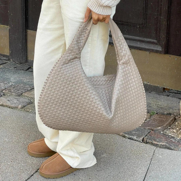 Versatile women's shoulder bag, woven vegan leather, slouchy style, fashion-forward.