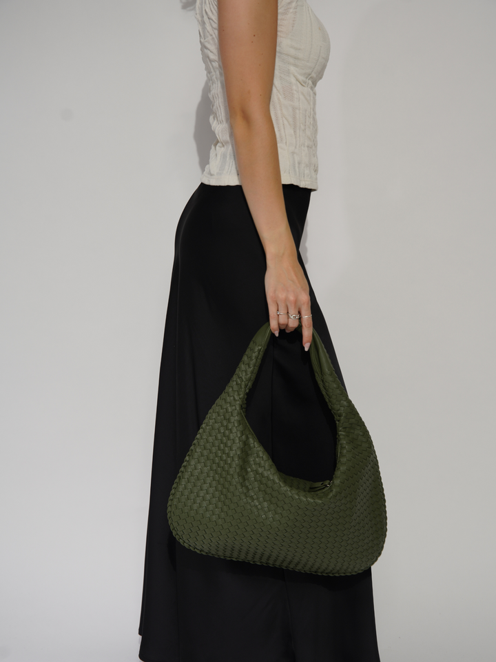 Everyday fashion vegan leather crossbody. Chic women's one shoulder handbag.