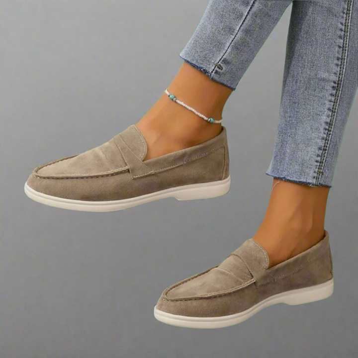Elegant women's moccasins for casual comfort, perfect slip-on everyday flats.