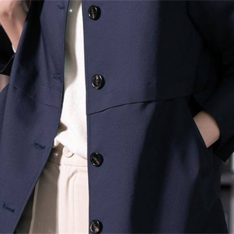Classic women's fall fashion: a long tie-waist trench coat for an elegant and versatile look.