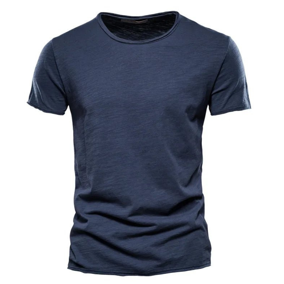 Stylish men's classic shirt, ideal for everyday wear. A versatile and comfortable wardrobe staple.