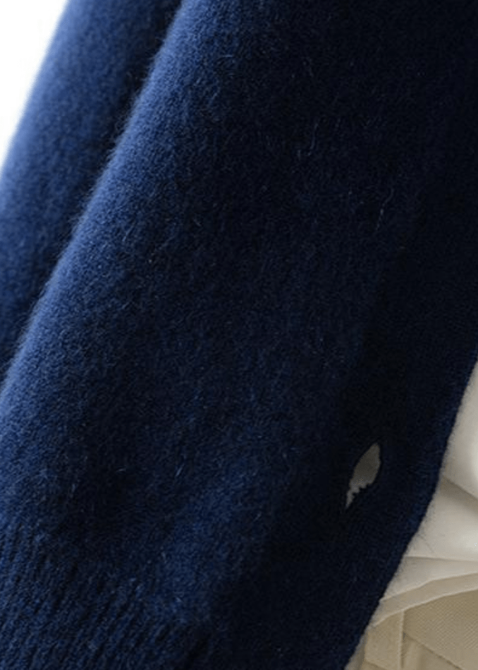 Versatile women's elegant buttoned cardigan for a polished appearance.