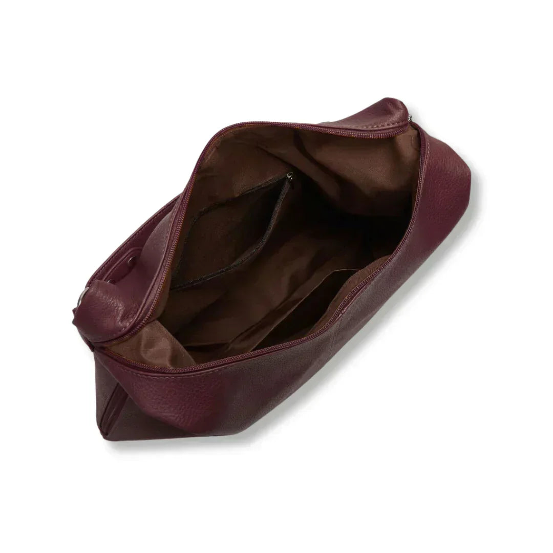 Chic everyday shoulder bag for women, a spacious hobo bag suitable for work.
