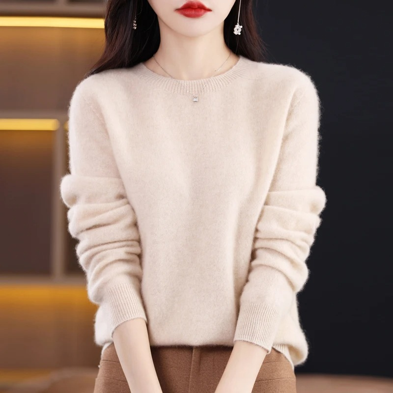 Versatile women's warm sweater with a round neck, soft knit, and elegant long sleeves.