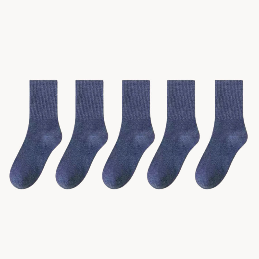 Unisex ankle socks, cushioned & supportive, ideal foot accessory for comfort.