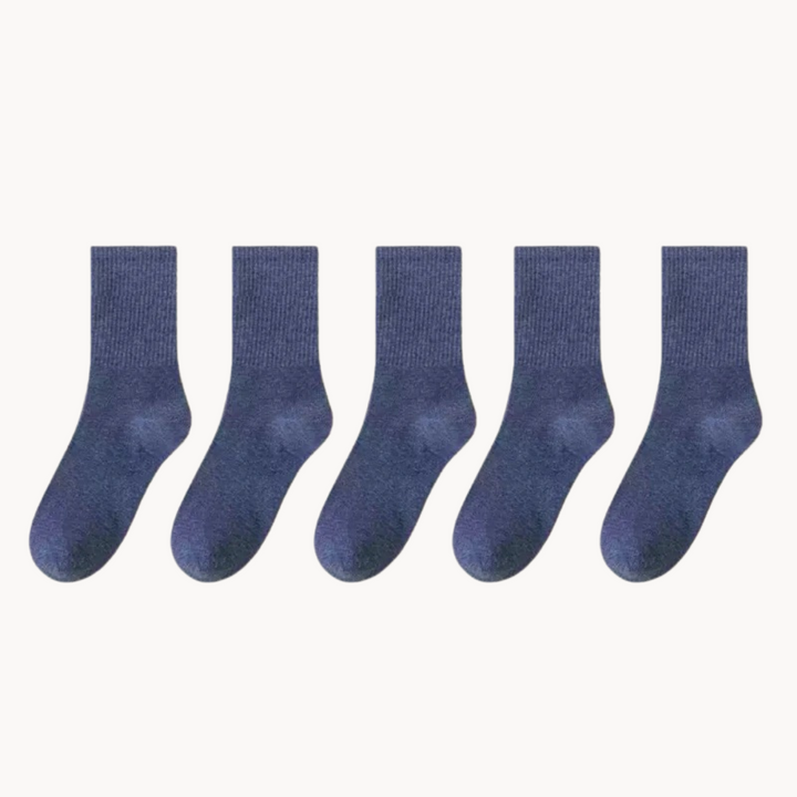 Unisex ankle socks, cushioned & supportive, ideal foot accessory for comfort.