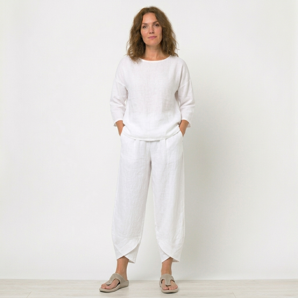 Comfortable women's airy trousers, featuring a flattering high waist and distinctive tulip hem.