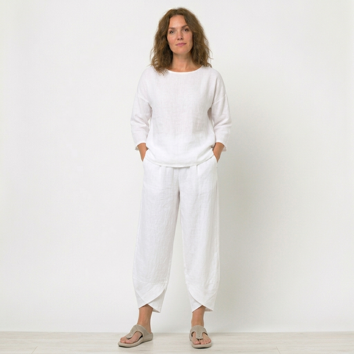Comfortable women's airy trousers, featuring a flattering high waist and distinctive tulip hem.