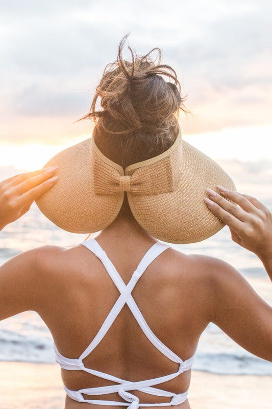 Elegant women's foldable visor, wide brim for maximum sun protection, ideal for outdoor style.