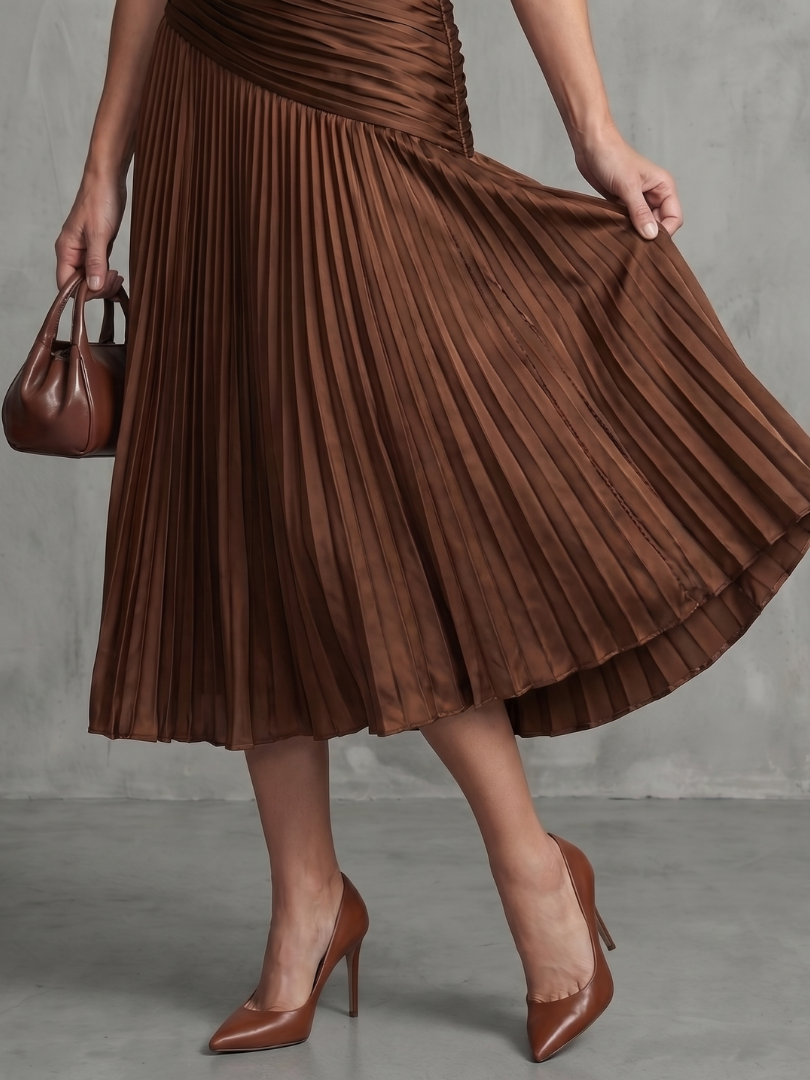 Day-to-night women's midi dress, striped and elegant with a pleated waistline.