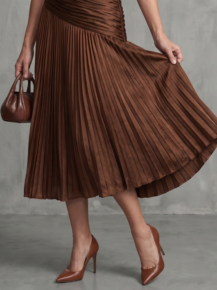 Day-to-night women's midi dress, striped and elegant with a pleated waistline.