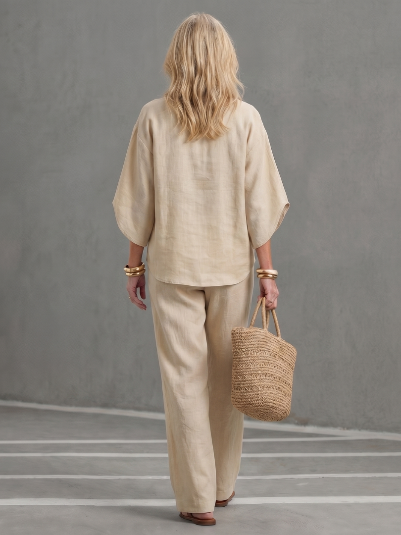 Everyday women's chic matching set: relaxed fit tunic top & comfortable trousers.