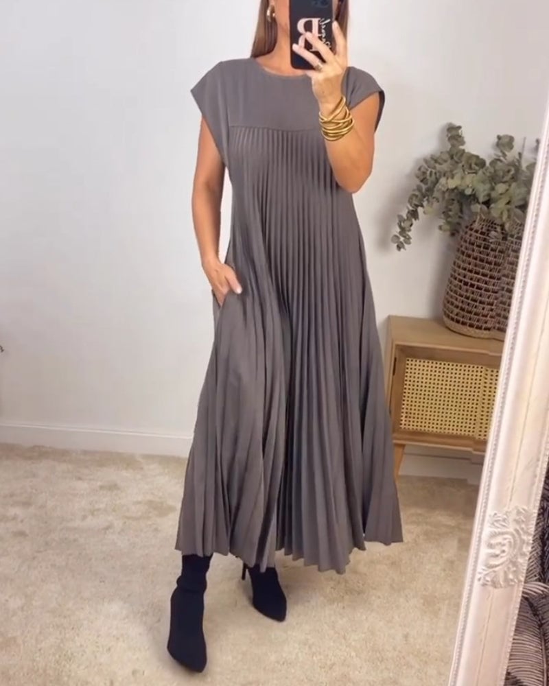 Chic sleeveless pleated dress for women. Perfect for summer fashion and everyday elegance.
