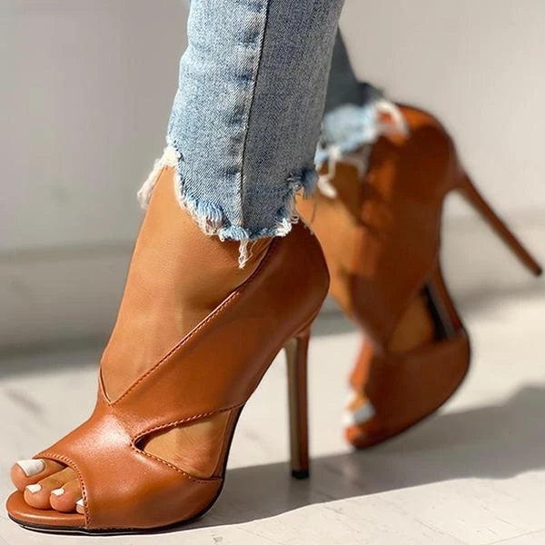 Comfortable orthopedic heeled sandals for women, showcasing an elegant design ideal for dressy occasions and fashion.