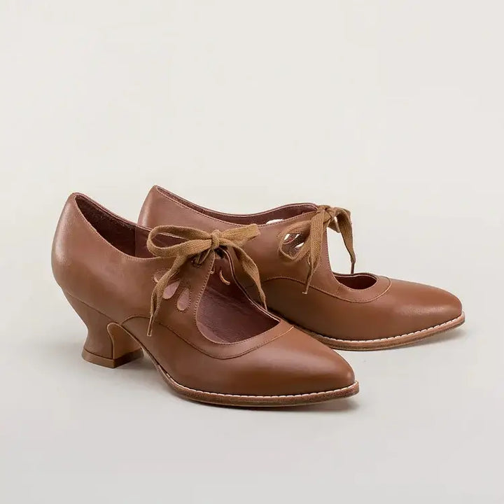 Classic women's Mary Jane pumps with a comfortable block heel, perfect for elegant vintage and pin-up styles.