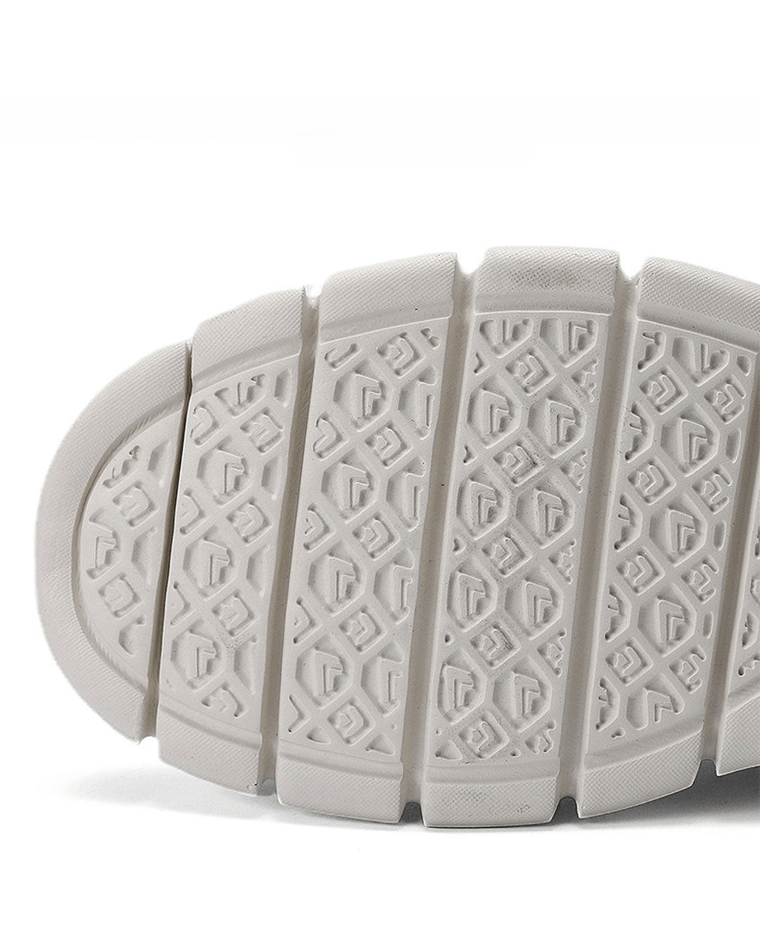 Modern men's casual trainers, perfect for versatile everyday fashion & walking.
