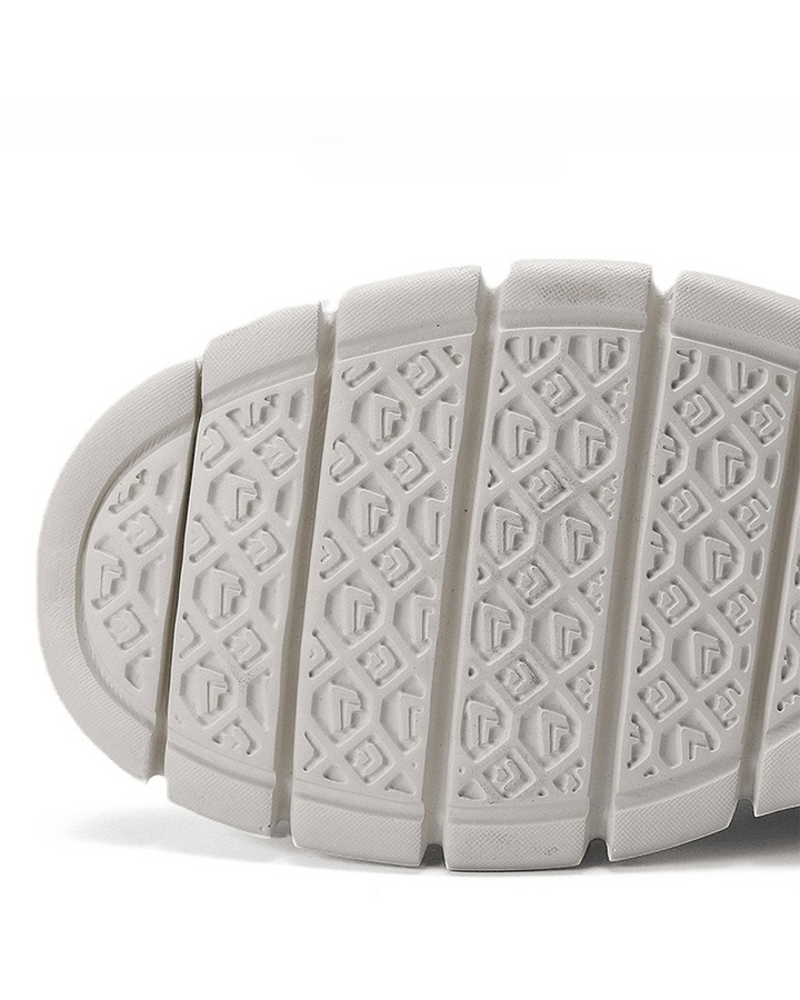 Modern men's casual trainers, perfect for versatile everyday fashion & walking.