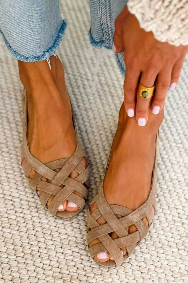 Women's flat open toe cross-strap summer sandals in a comfortable, casual style.