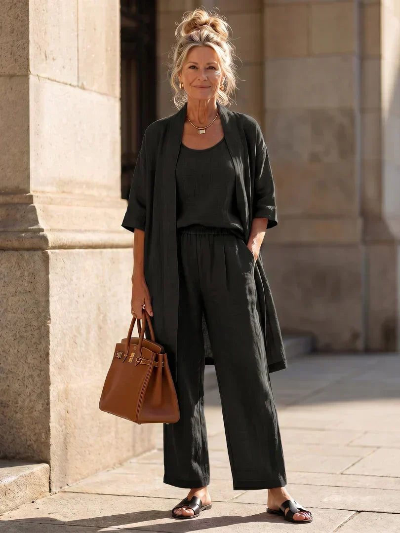 Versatile women's elegant two-piece set, ideal for relaxed fit and chic style.