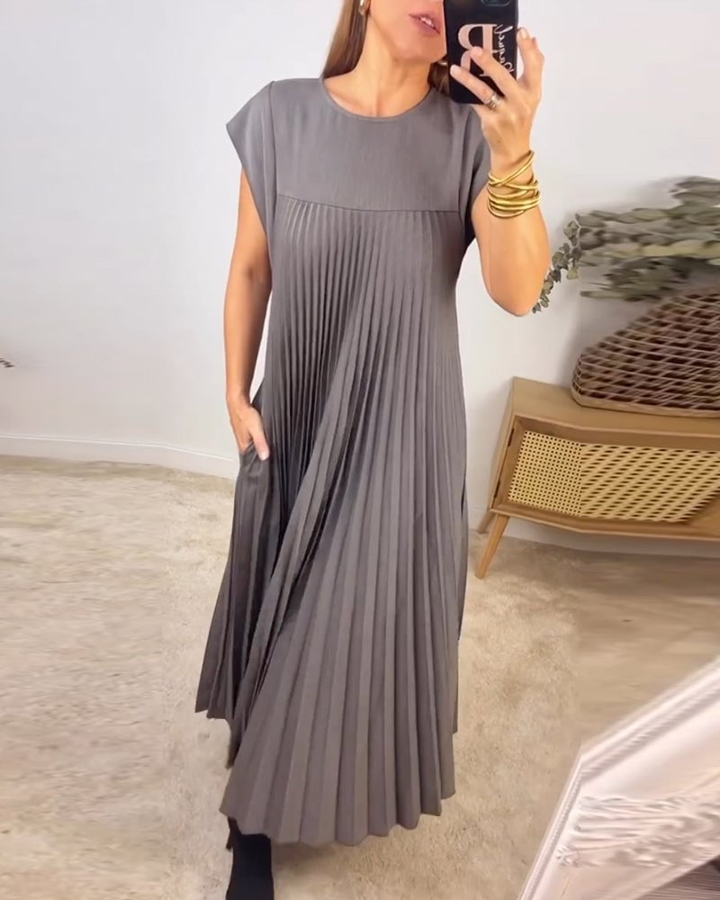 Women's versatile pleated dress. Timeless elegance and ultimate comfort for every woman.