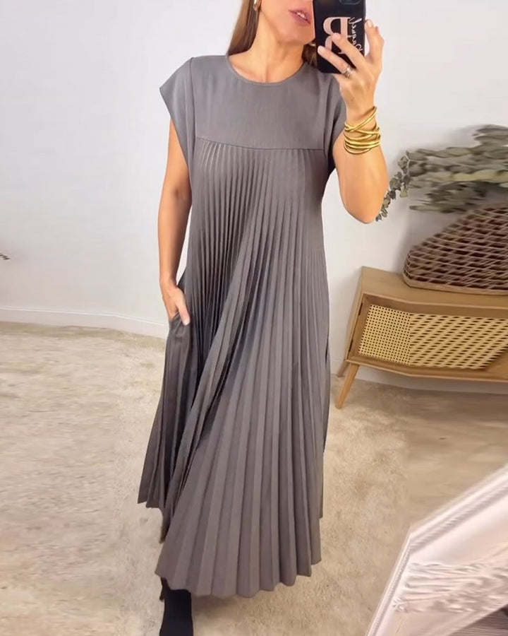 Women's versatile pleated dress. Timeless elegance and ultimate comfort for every woman.