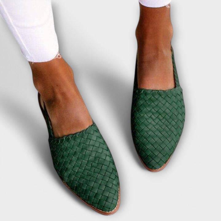 Comfortable women's fashion loafers, stylish flat shoes perfect for versatile everyday and smart casual outfits.