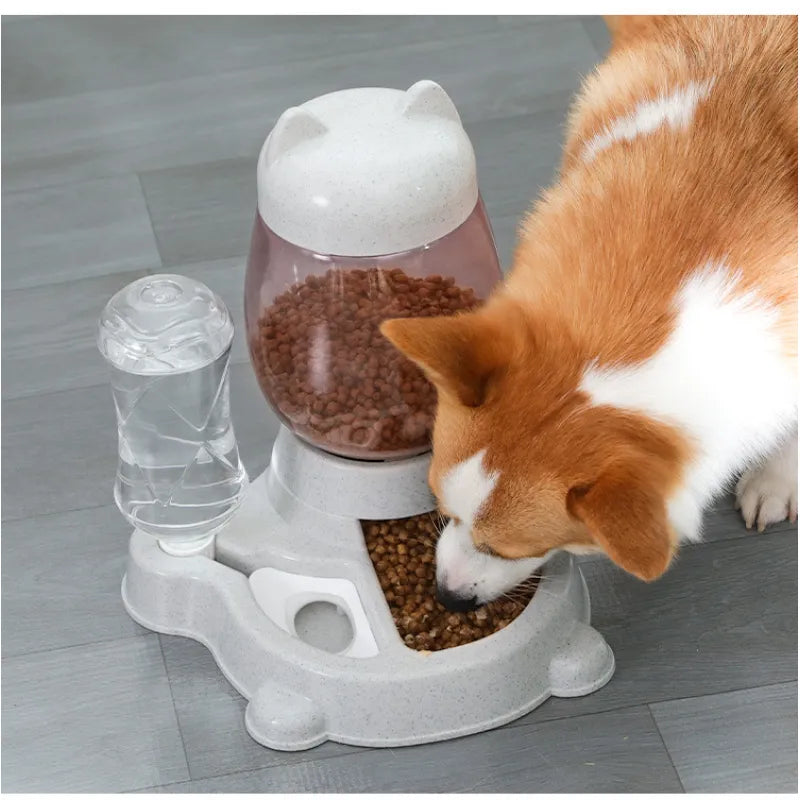 Automatic cat food dispenser with easy-clean bowl. Ensures fresh meals for your feline, essential pet tech.