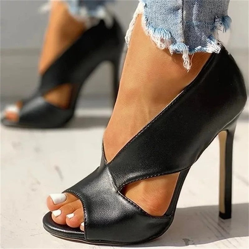Stylish women's heeled sandals with orthopedic support, offering comfortable and versatile fashion footwear.
