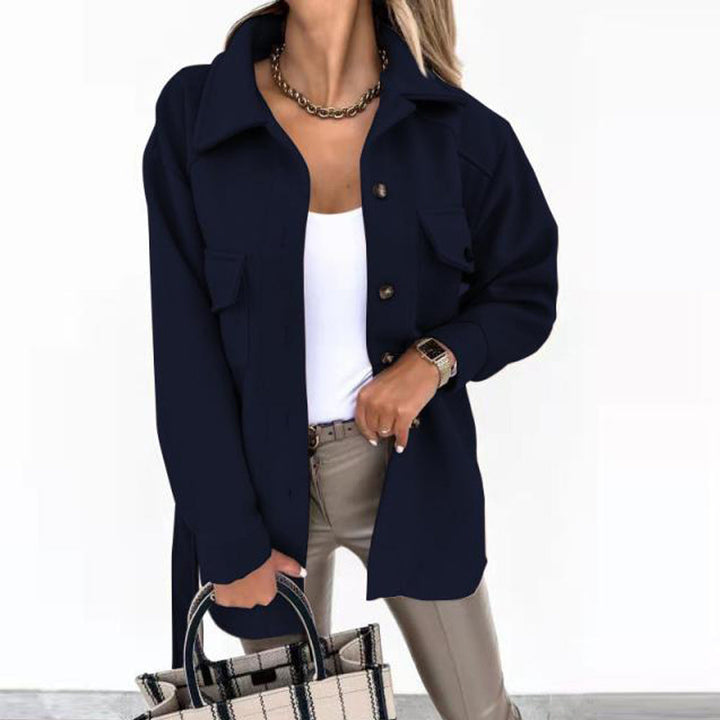 Lightweight women's summer jacket, versatile for casual chic outfits. Elegant outerwear for seasonal fashion.